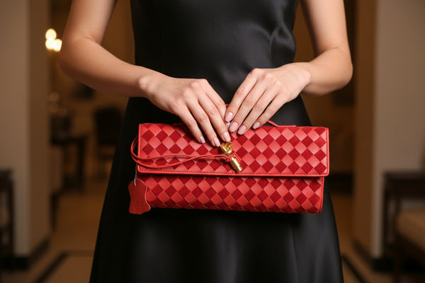 Дамска чанта клъч Bottega Veneta от естествена кожа