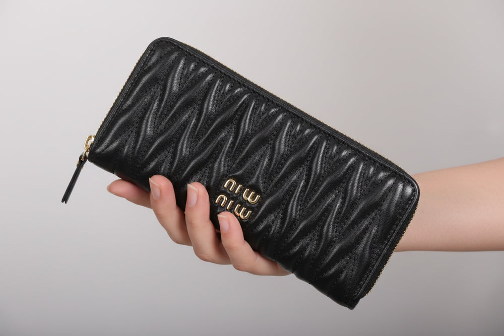 Дамски портфейл Miu Miu от естествена кожа