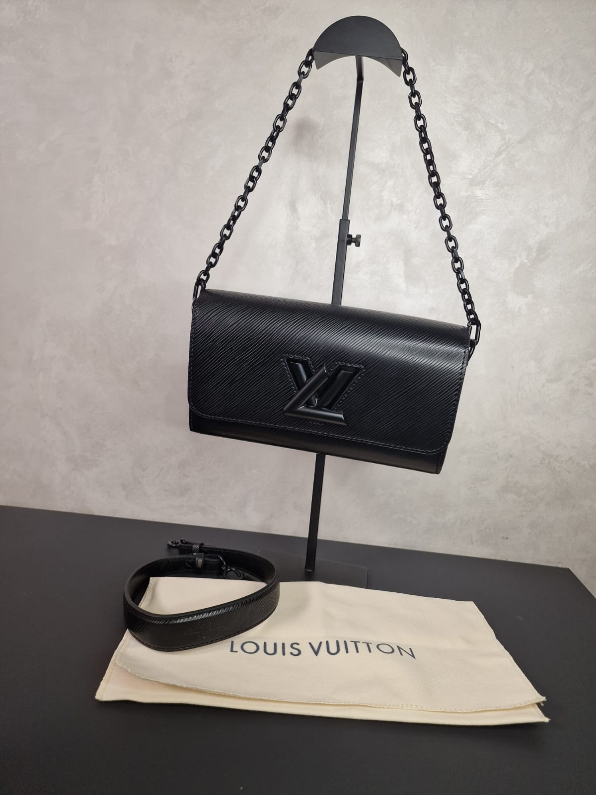 Louis Vuitton Дамска Чанта - Две Дръжки