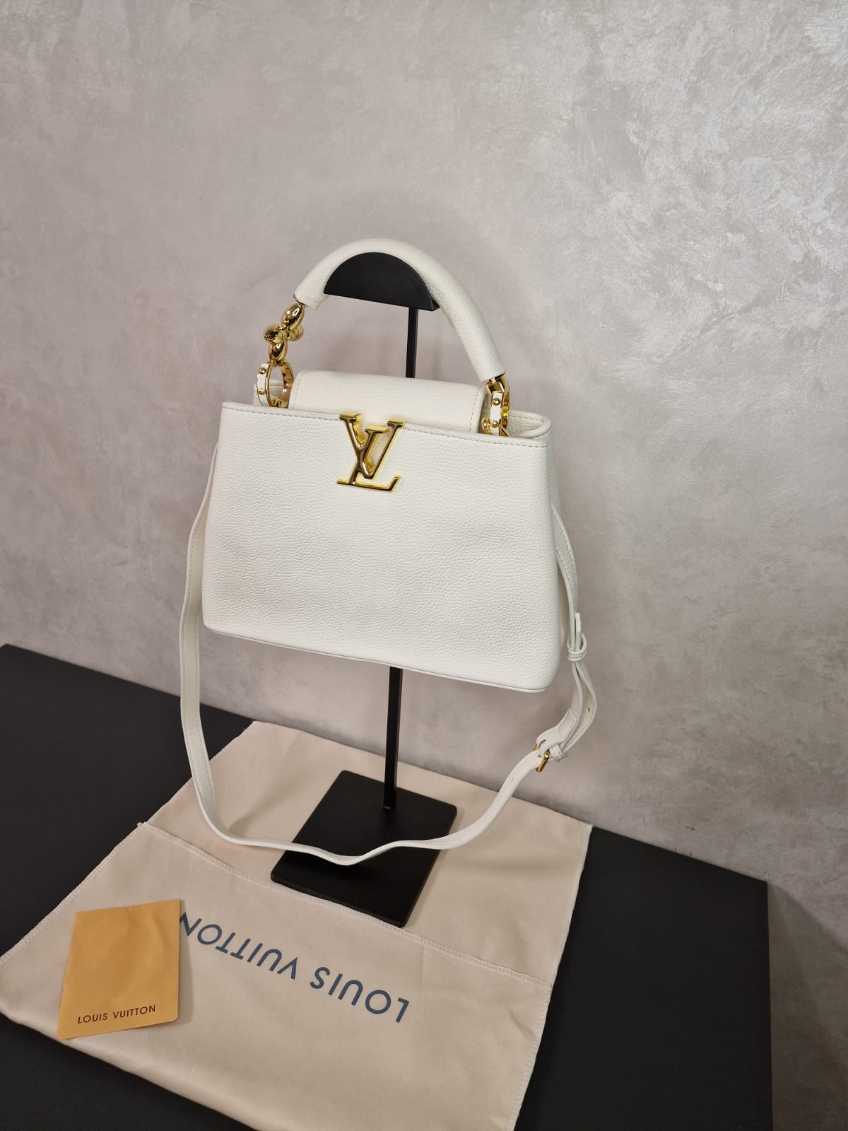 Louis Vuitton Дамска Чанта с Две Лица от Кожа