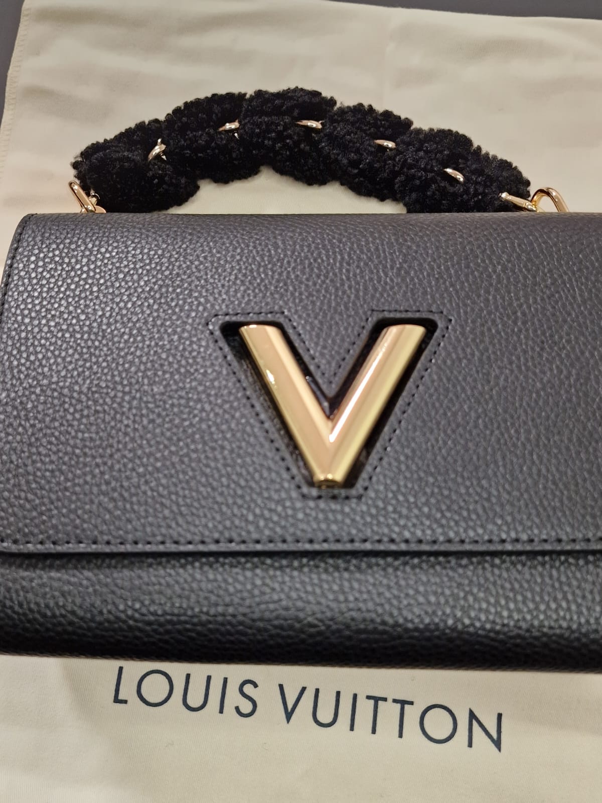 Louis Vuitton Дамска Чанта от Кожа с Две Дръжки