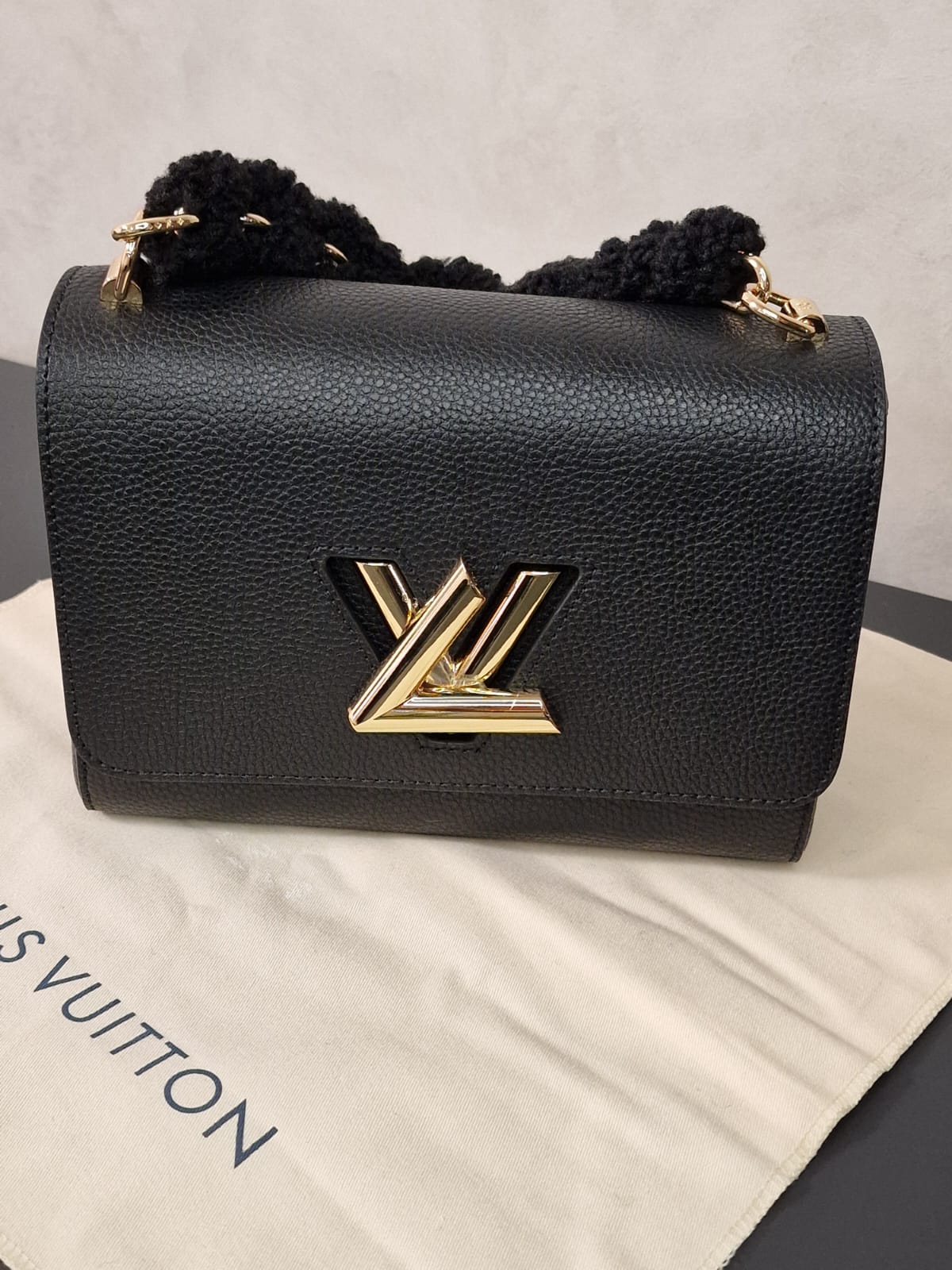 Louis Vuitton Дамска Чанта от Кожа с Две Дръжки