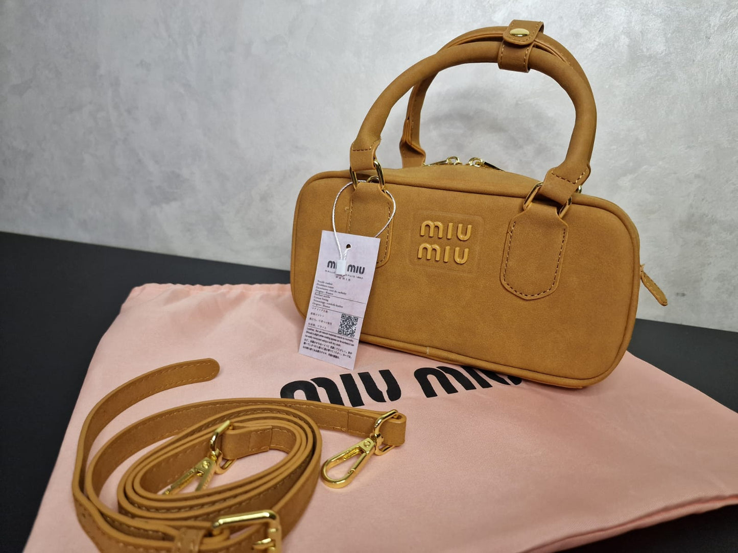 Miu Miu Дамска Чанта от Велур