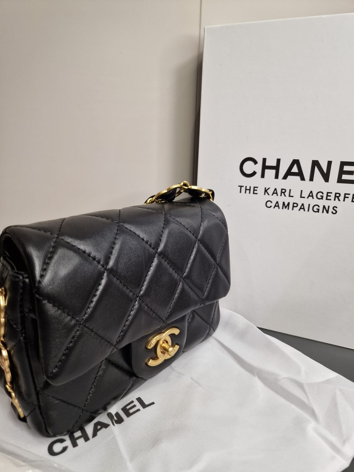 Chanel Дамска Чанта от 100% Кожа