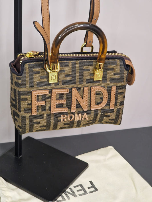 Fendi Дамска Платнена Чанта