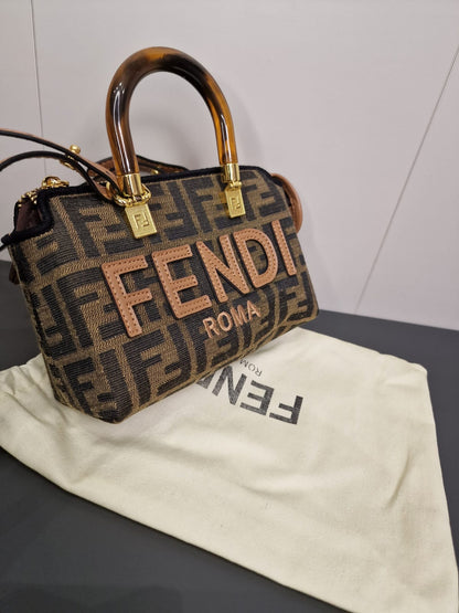 Fendi Дамска Платнена Чанта