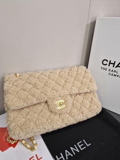 Chanel Дамска Чанта от Плюш