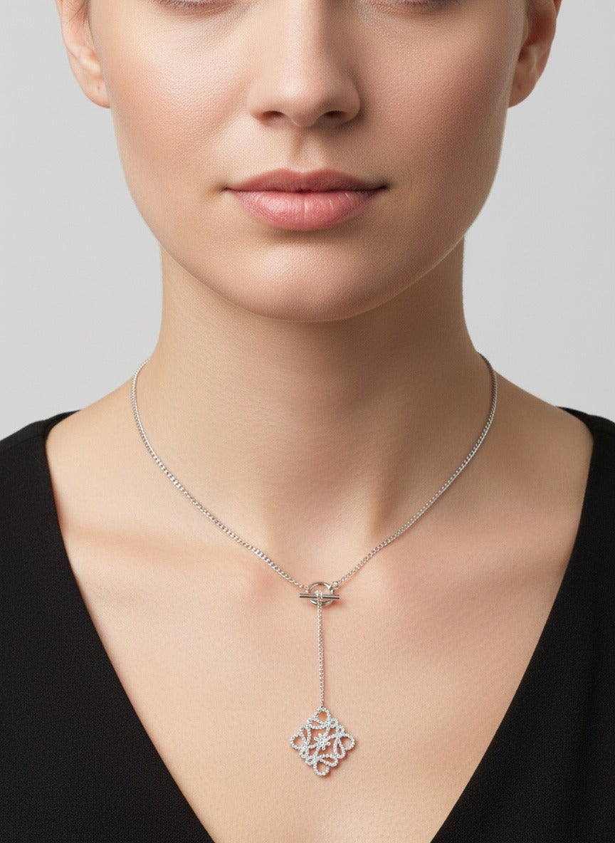 Дамско сребристо колие Loewe