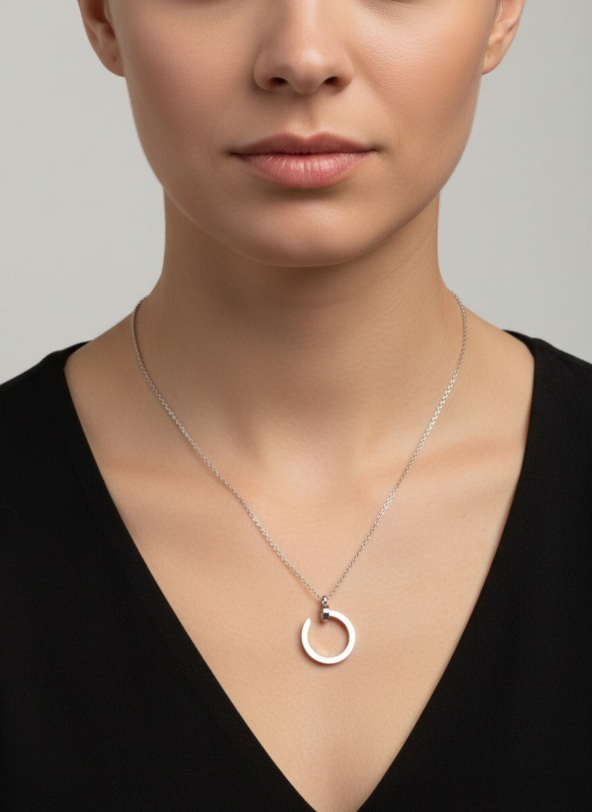 Дамско колие Cartier – сребристо