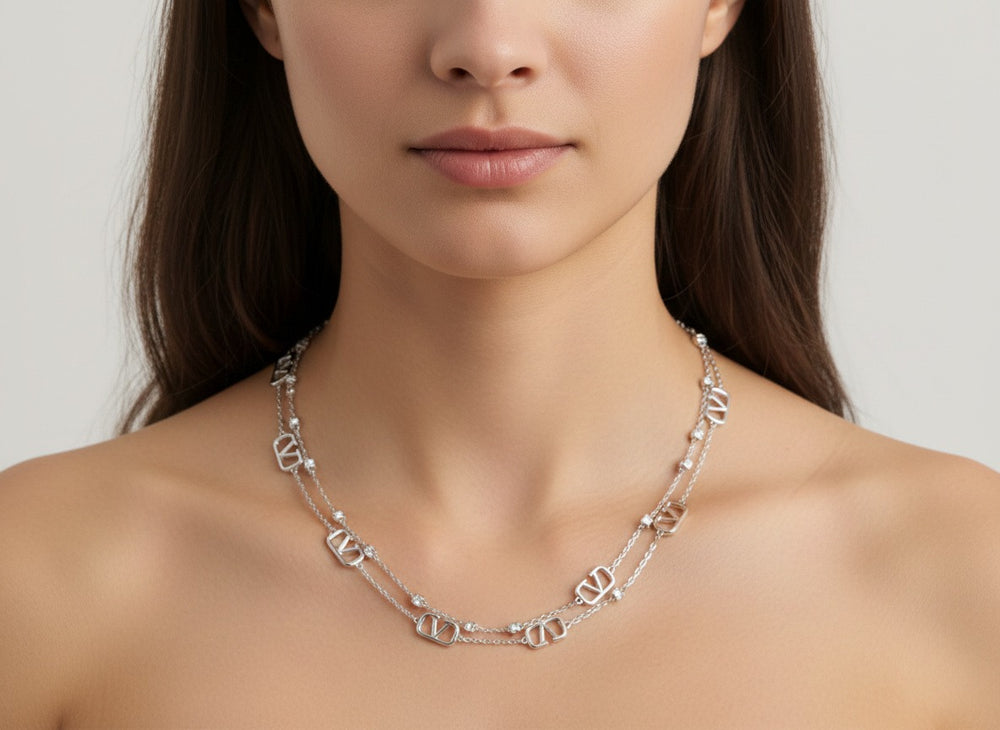 Дамско колие V – сребристо