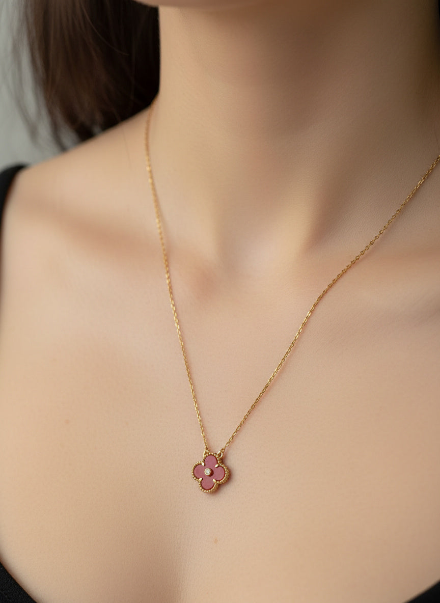 Дамско колие VC – позлатено с розова флорална висулка