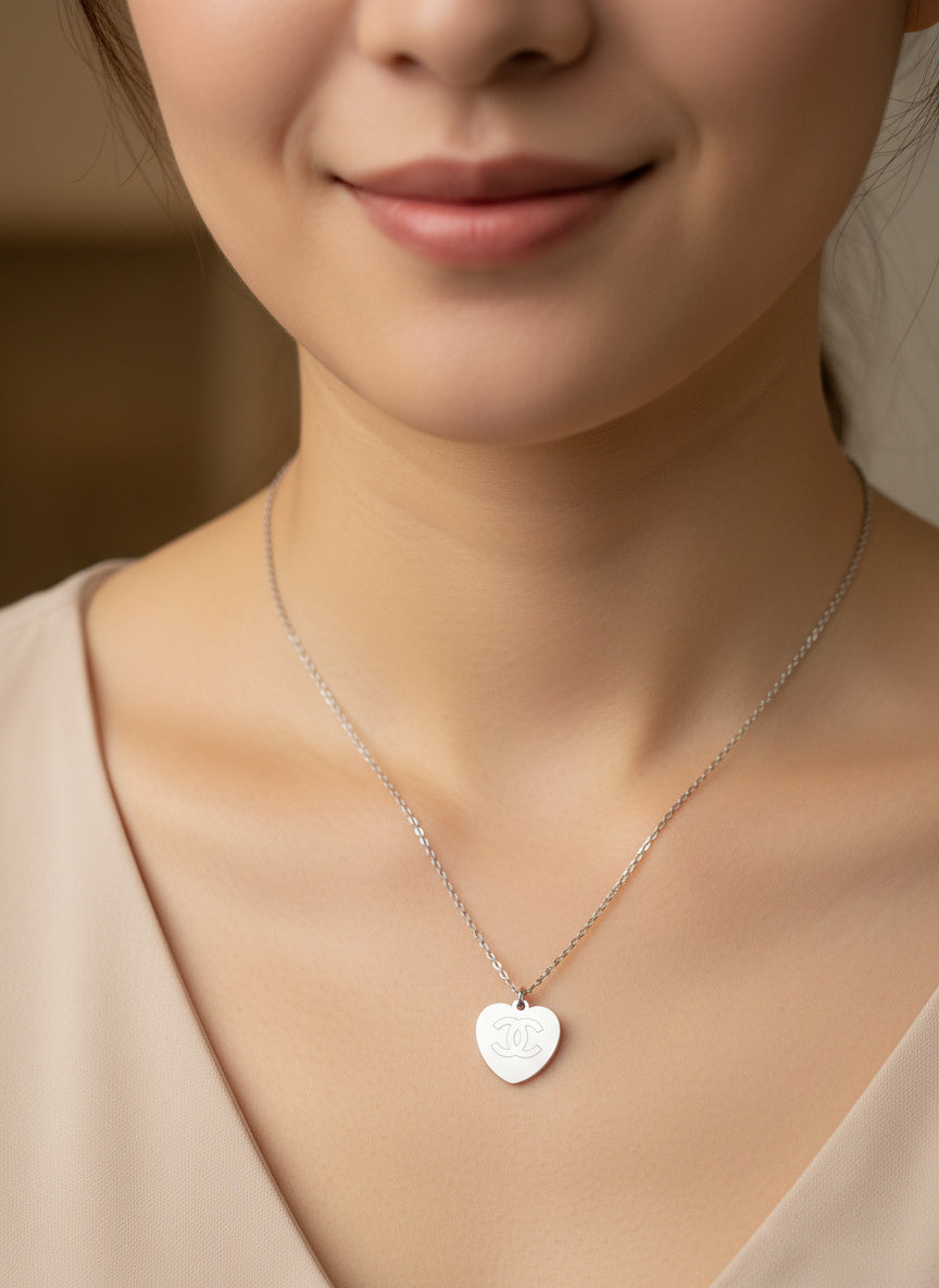 Дамско колие CH – сребристо със сърцевидна висулка