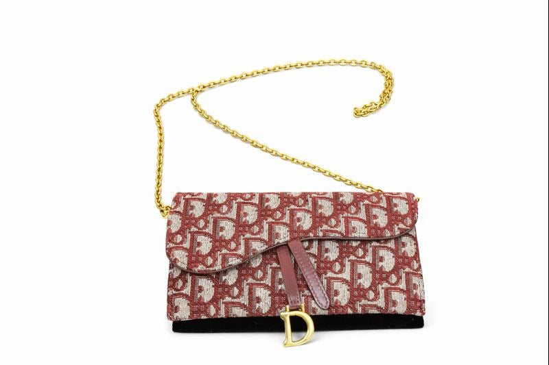 Дамско портмоне CD с верижка